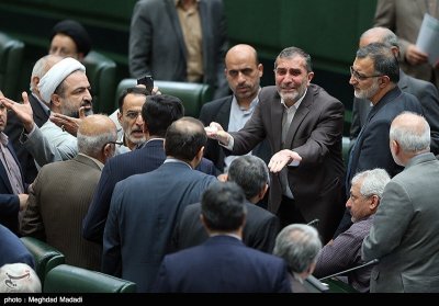 عکس: اشک ریختن دکتر زارعی در مجلس بعد از تصویب برجام